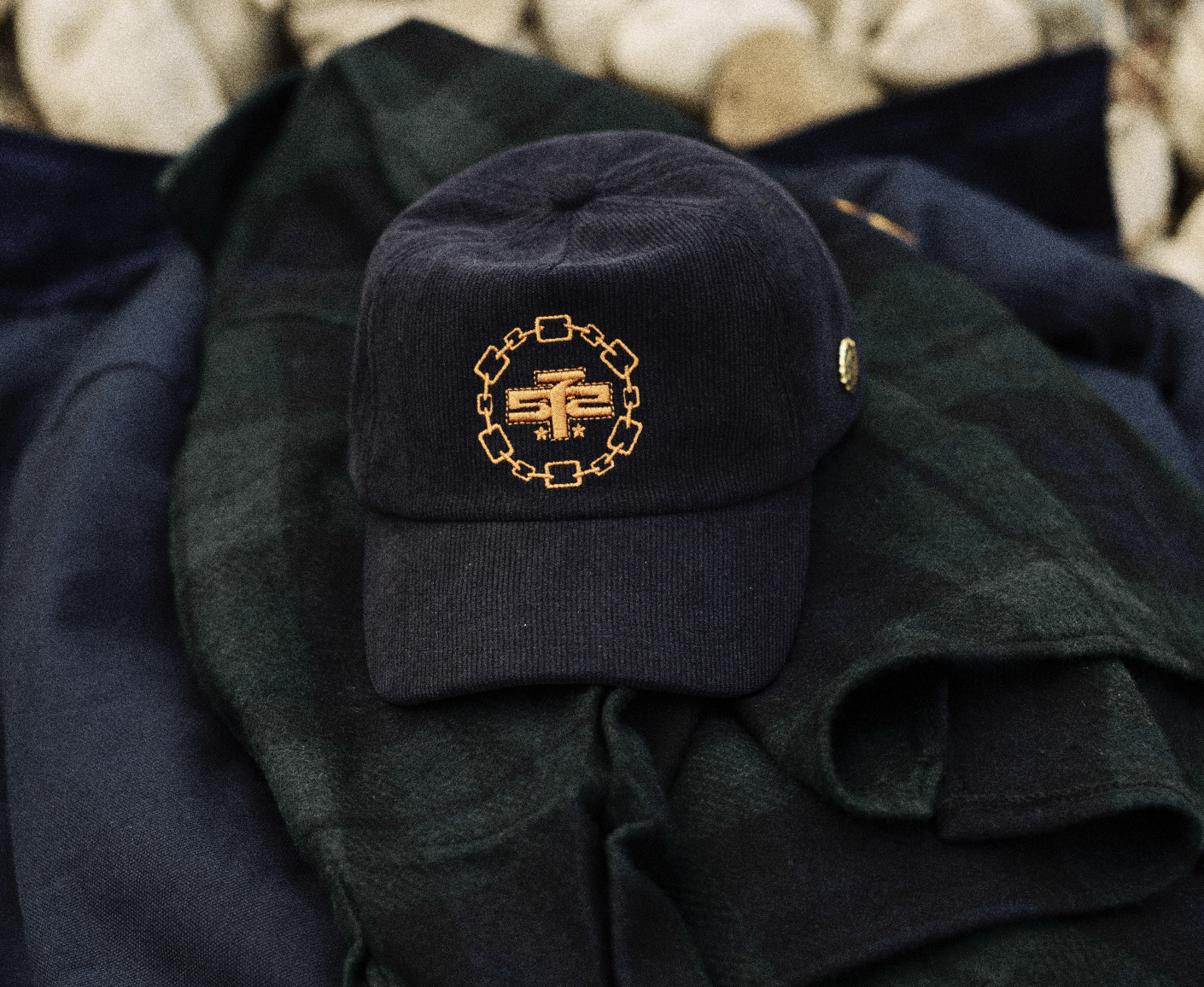 557 Crest Cap